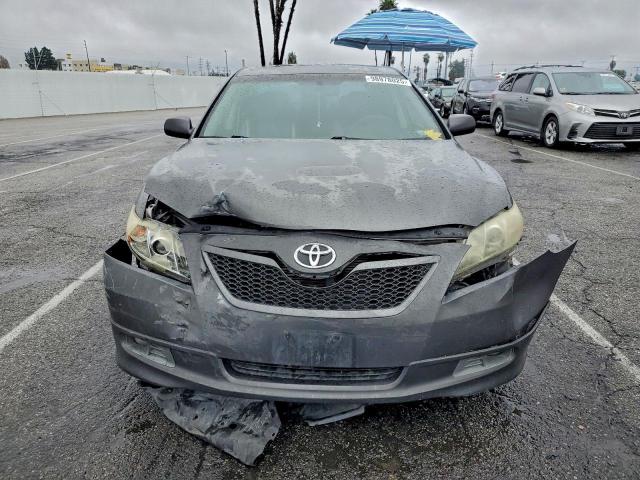 Toyota Camry Base Image 4