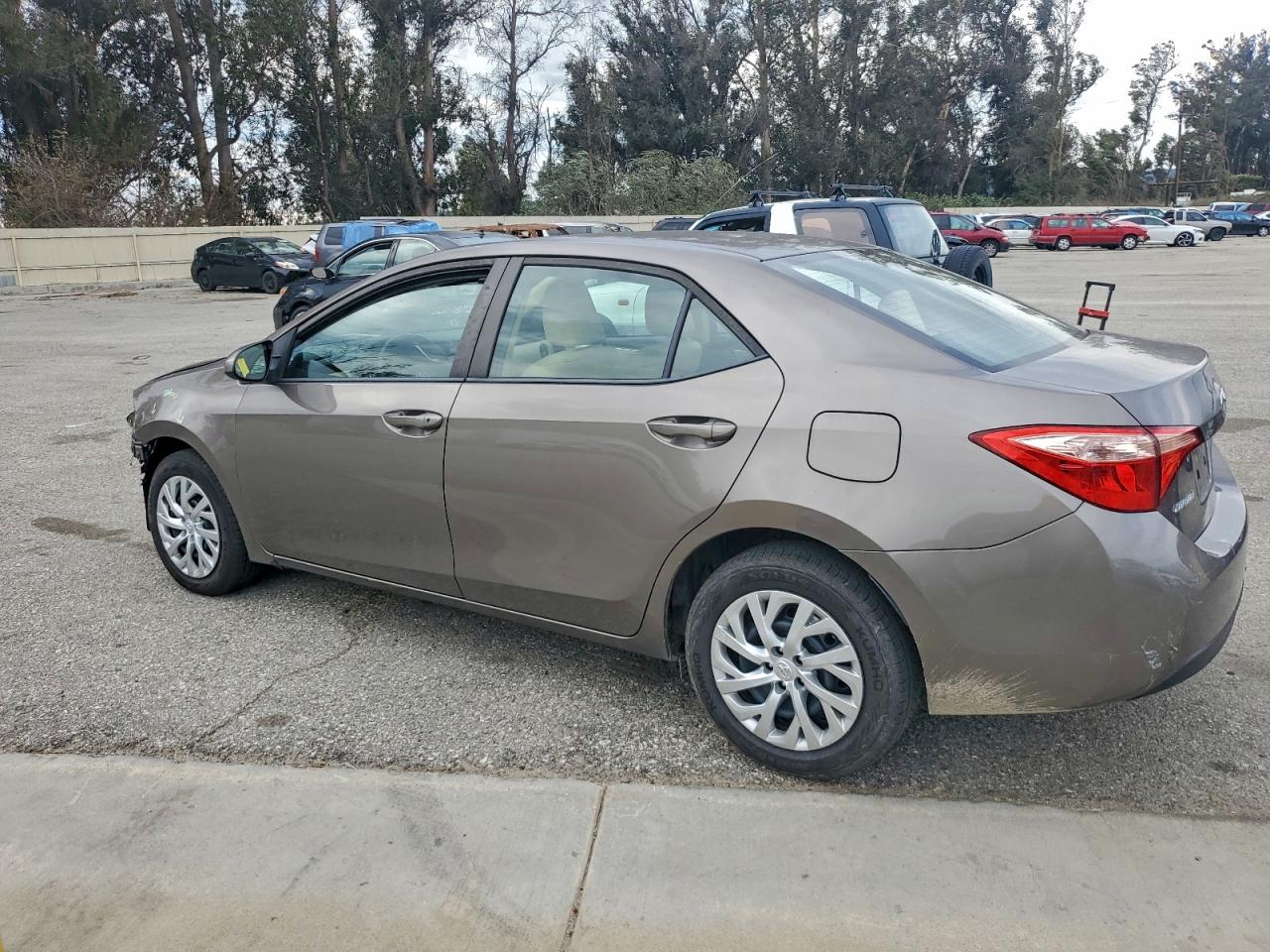 Toyota Corolla L Image 5