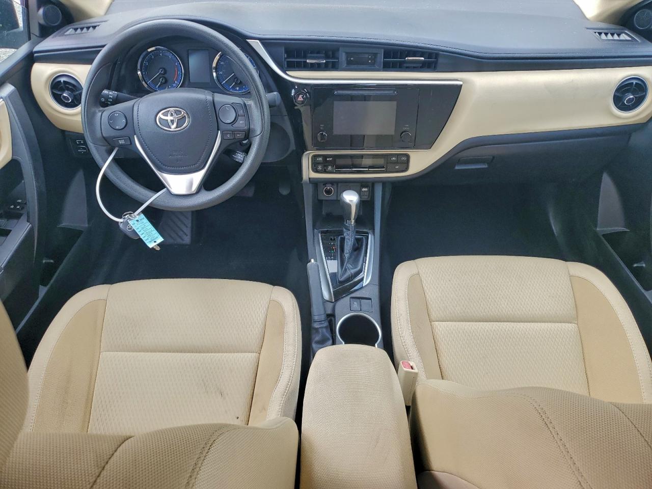 Toyota Corolla L Image 9