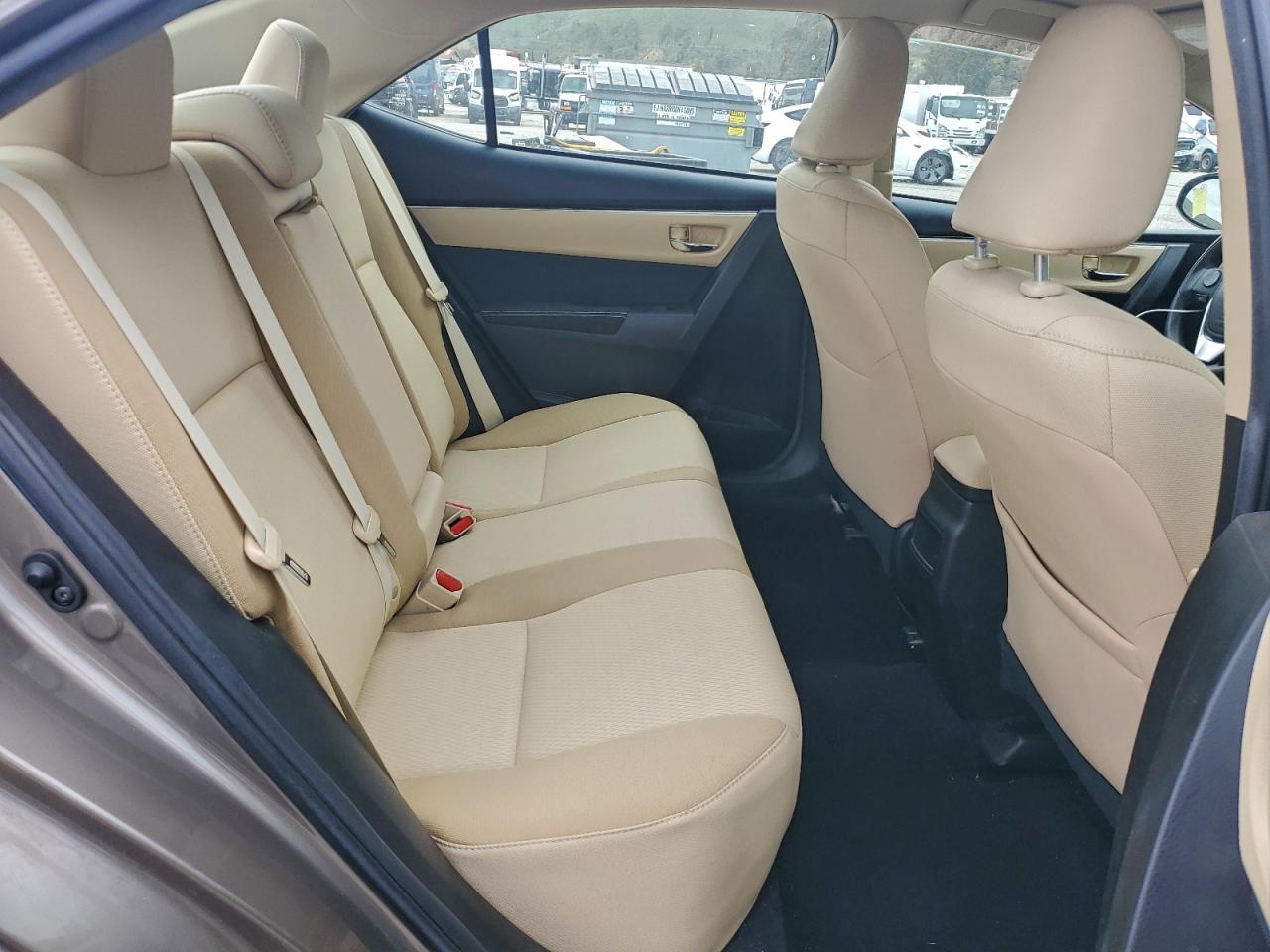 Toyota Corolla L Image 11