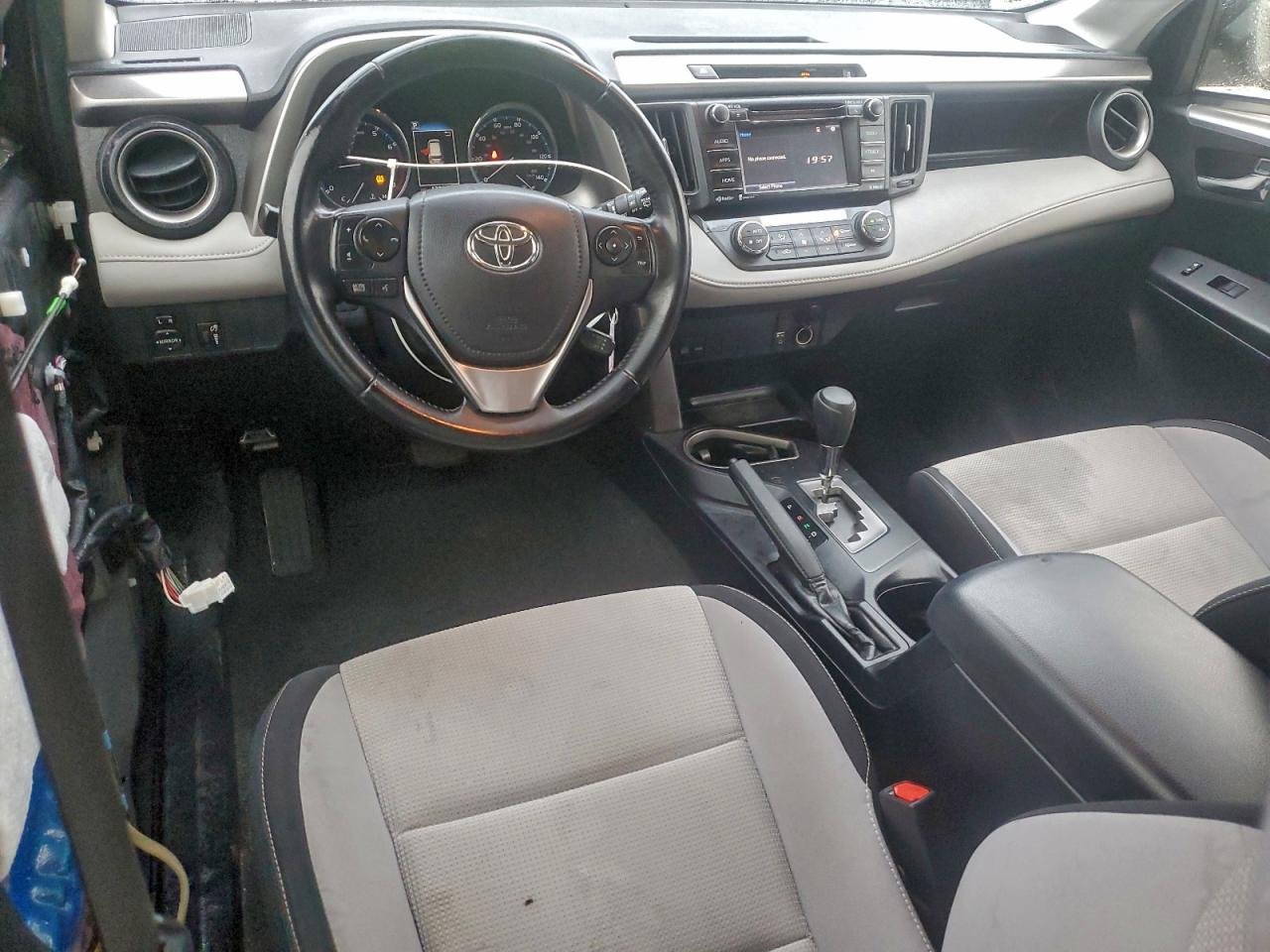 Toyota RAV4 Xle Image 5