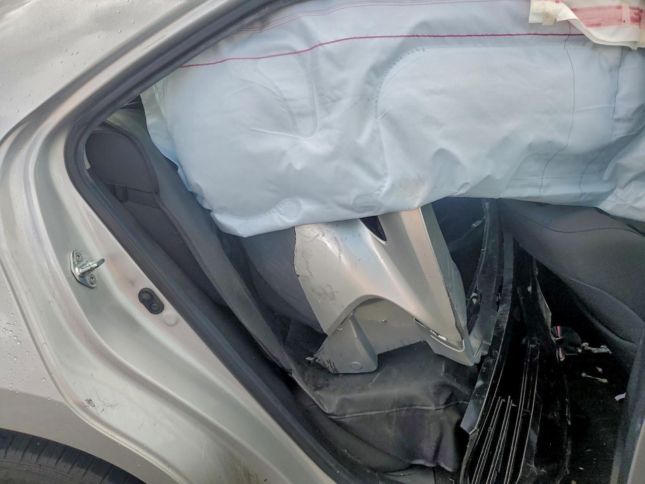 Toyota Corolla L Image 6