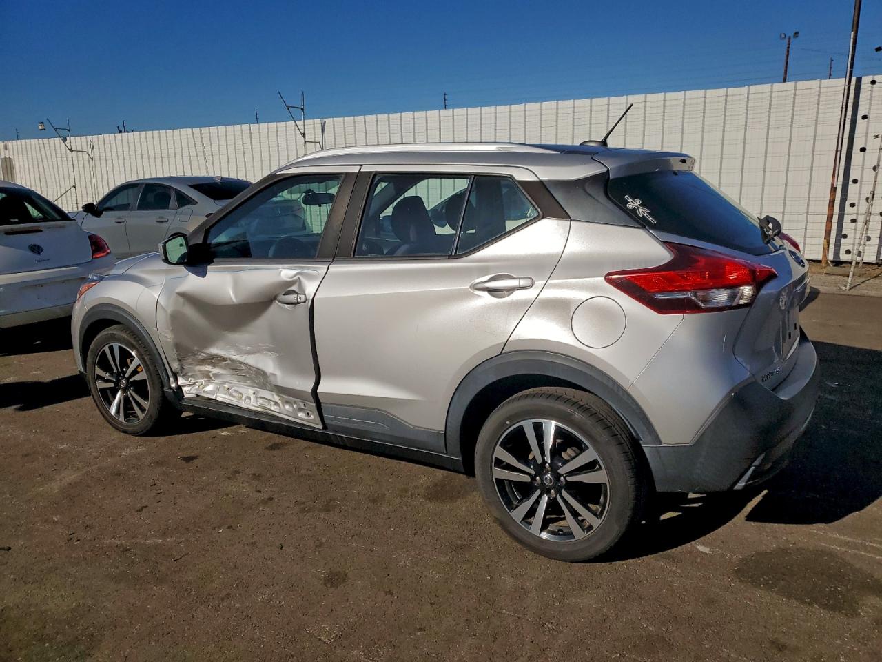 Nissan Kicks S Image 2