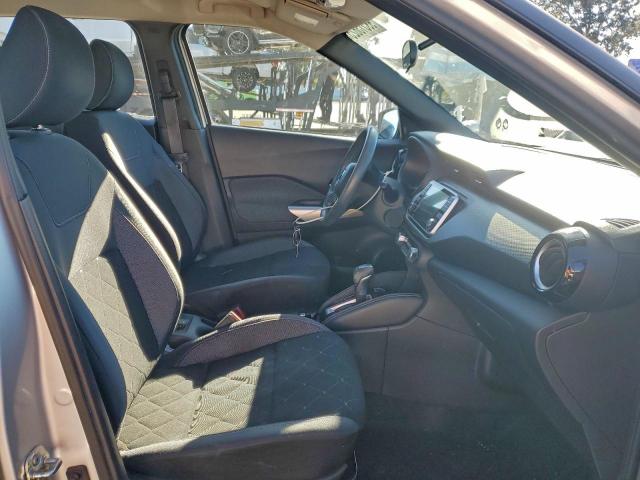 Nissan Kicks S Image 12