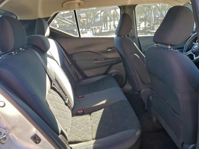 Nissan Kicks S Image 6