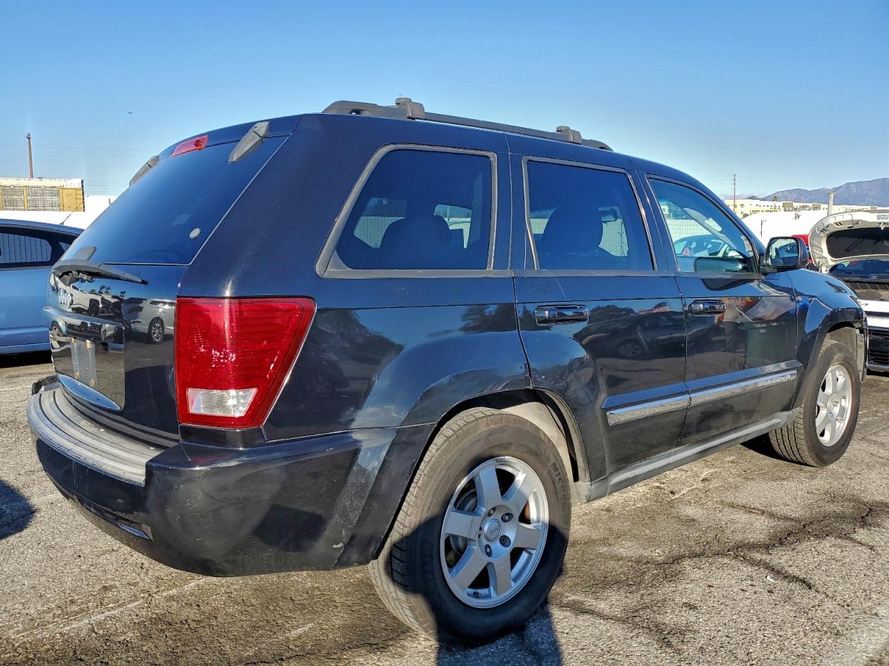 Jeep Grand Cherokee Laredo Image 3