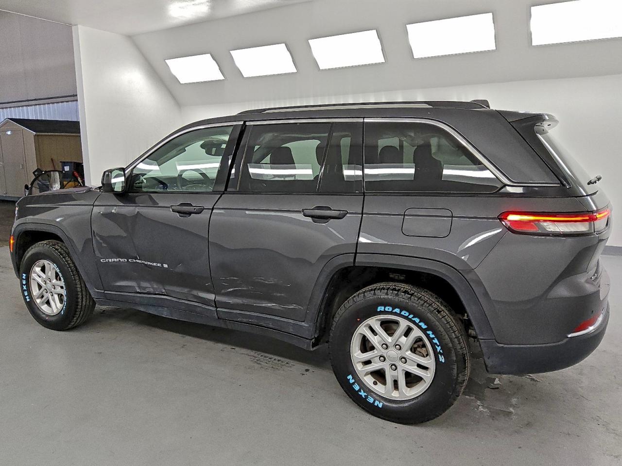 Jeep Grand Cherokee Laredo Image 3