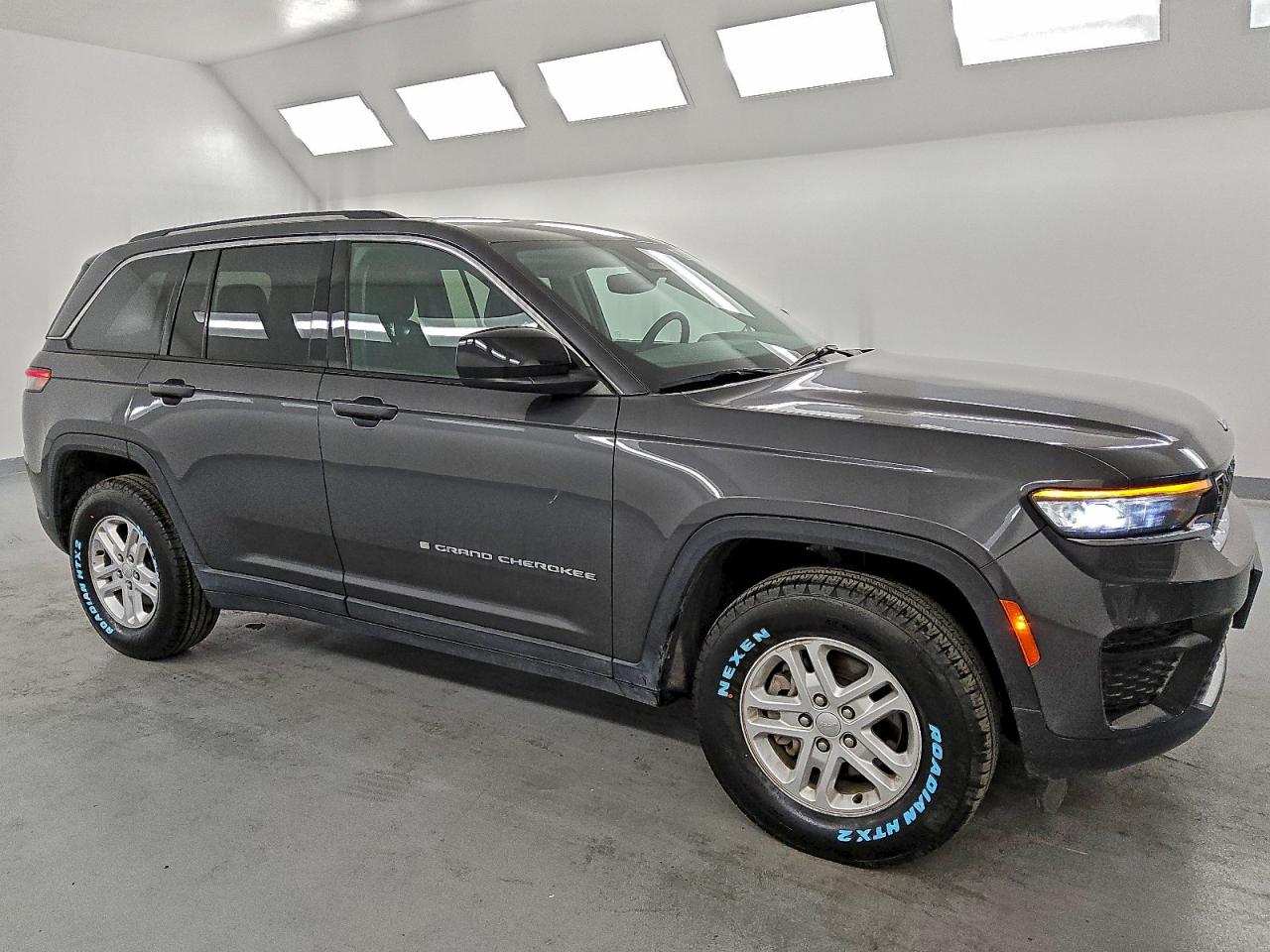 Jeep Grand Cherokee Laredo Image 8