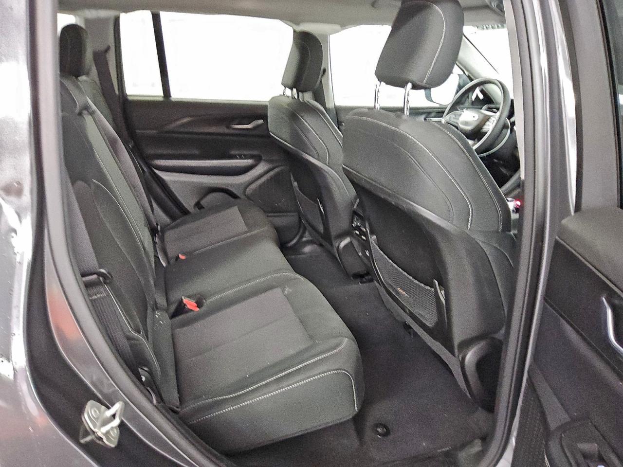 Jeep Grand Cherokee Laredo Image 13