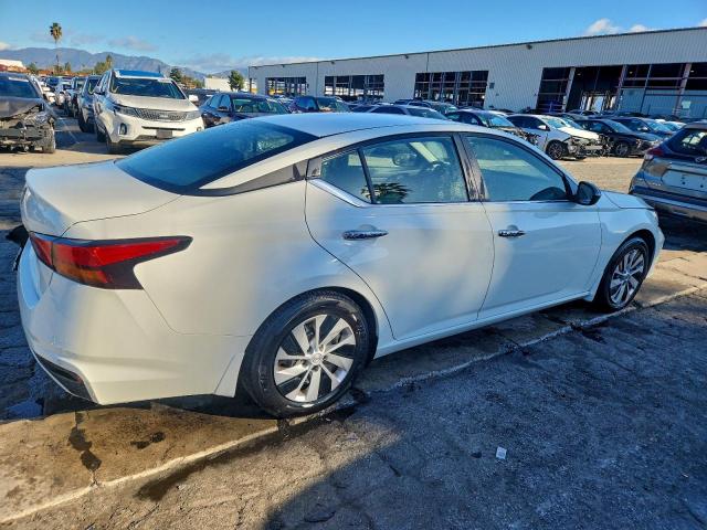 Nissan Altima S Image 3