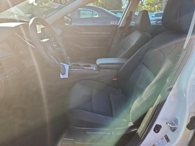 Nissan Altima S Image 6