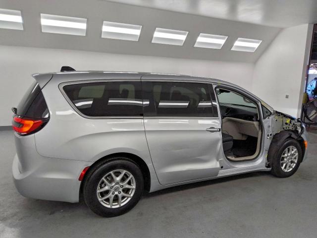Chrysler Pacifica Touring L Image 14