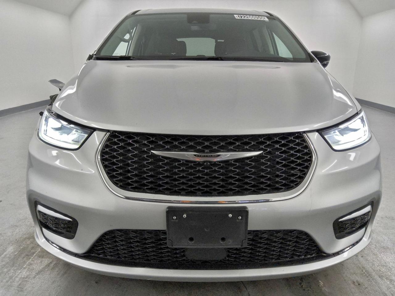 Chrysler Pacifica Touring L Image 3