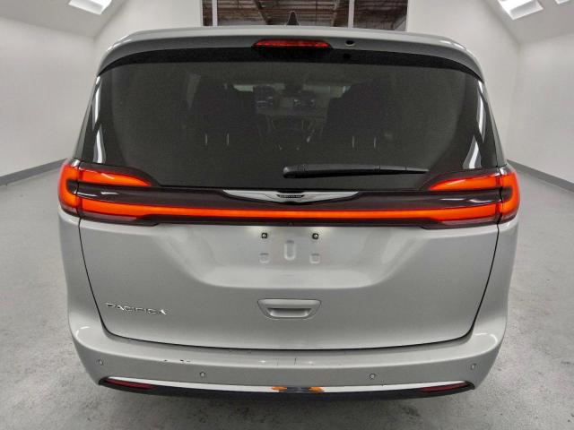 Chrysler Pacifica Touring L Image 5