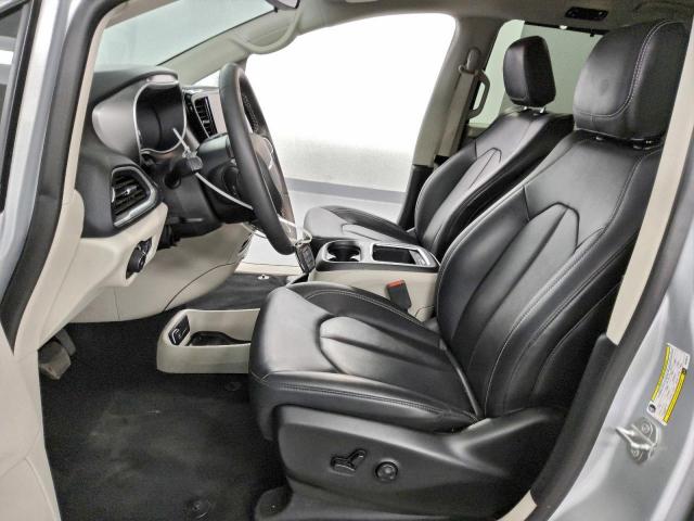 Chrysler Pacifica Touring L Image 13