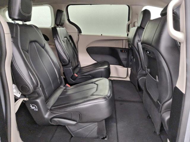 Chrysler Pacifica Touring L Image 10