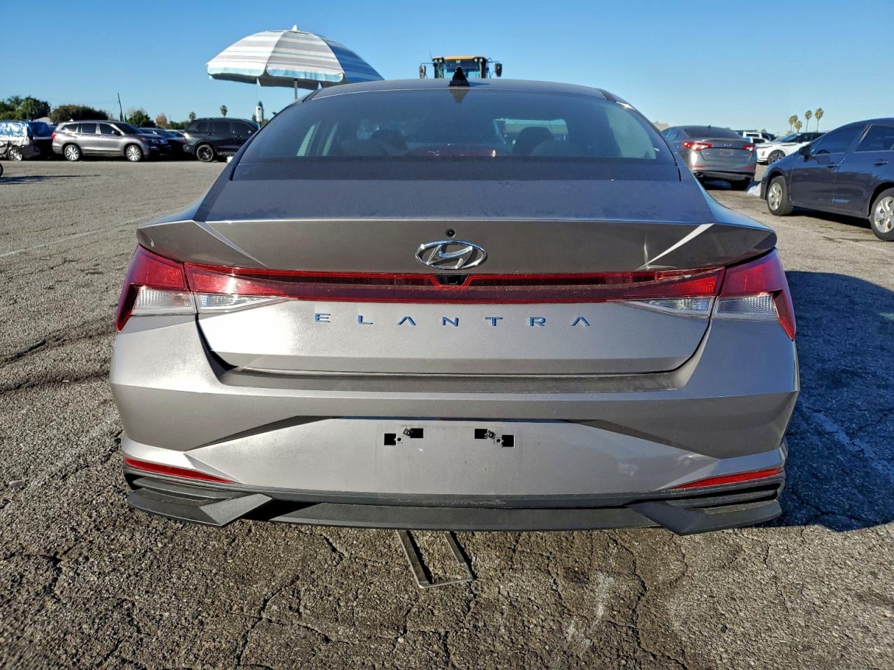 Hyundai ELANTRA Sel Image 12