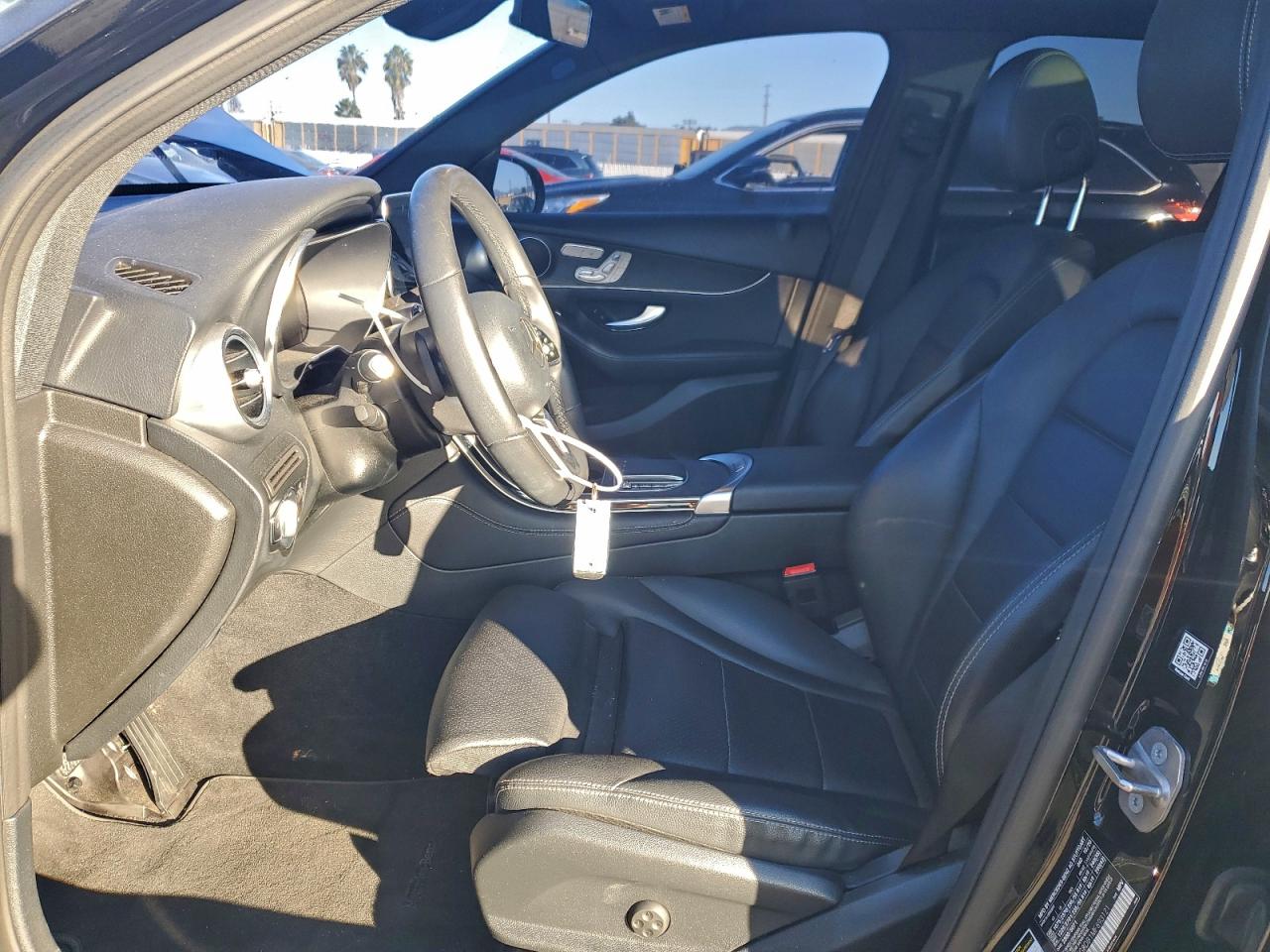 Mercedes-Benz GLC 300 Image 11