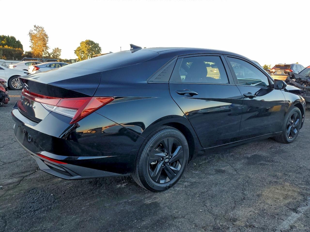 Hyundai ELANTRA Sel Image 7