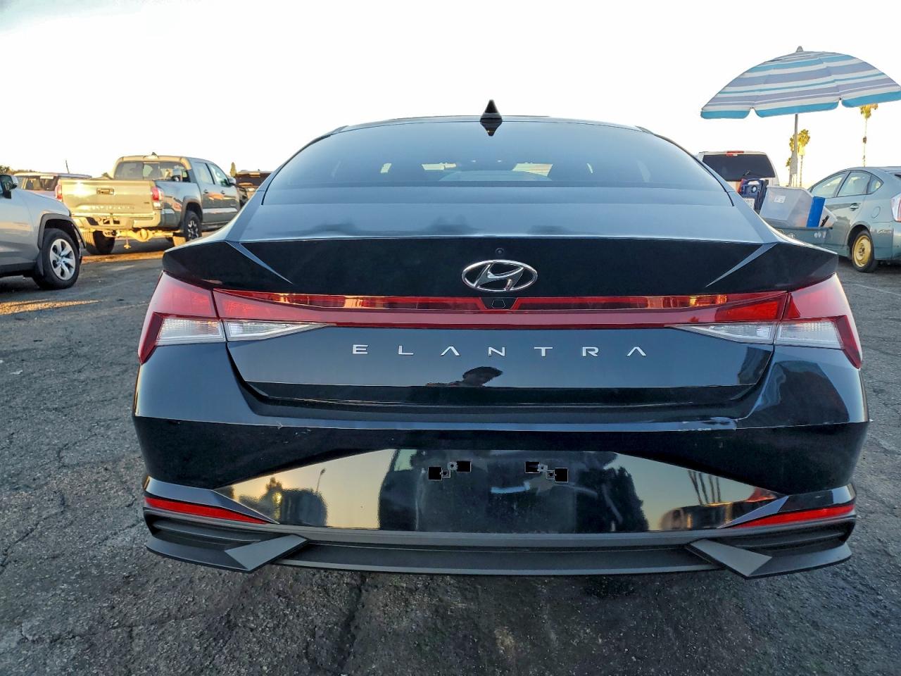 Hyundai ELANTRA Sel Image 8