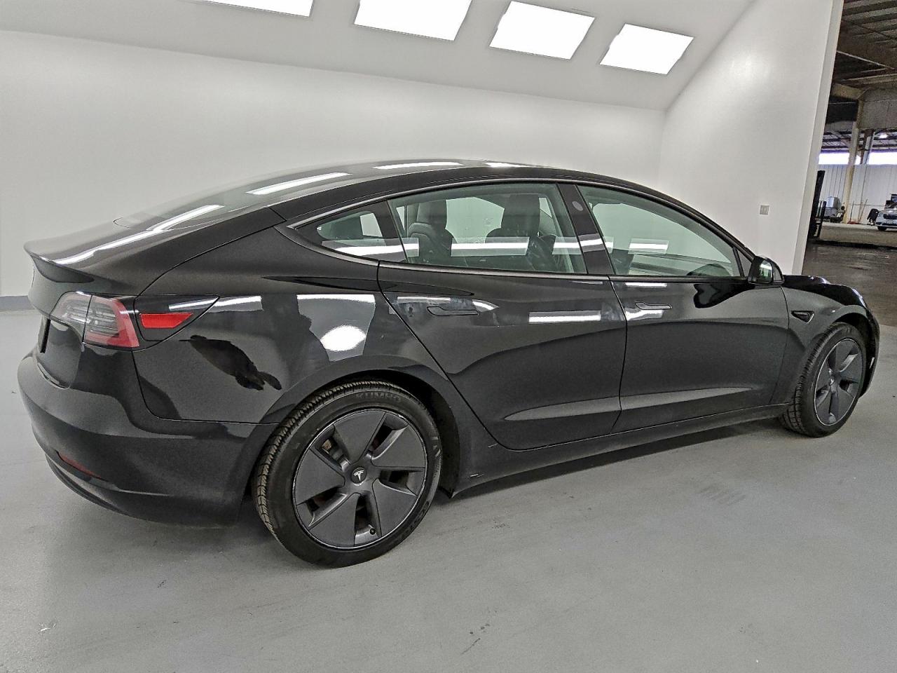 Tesla Model 3 Image 3