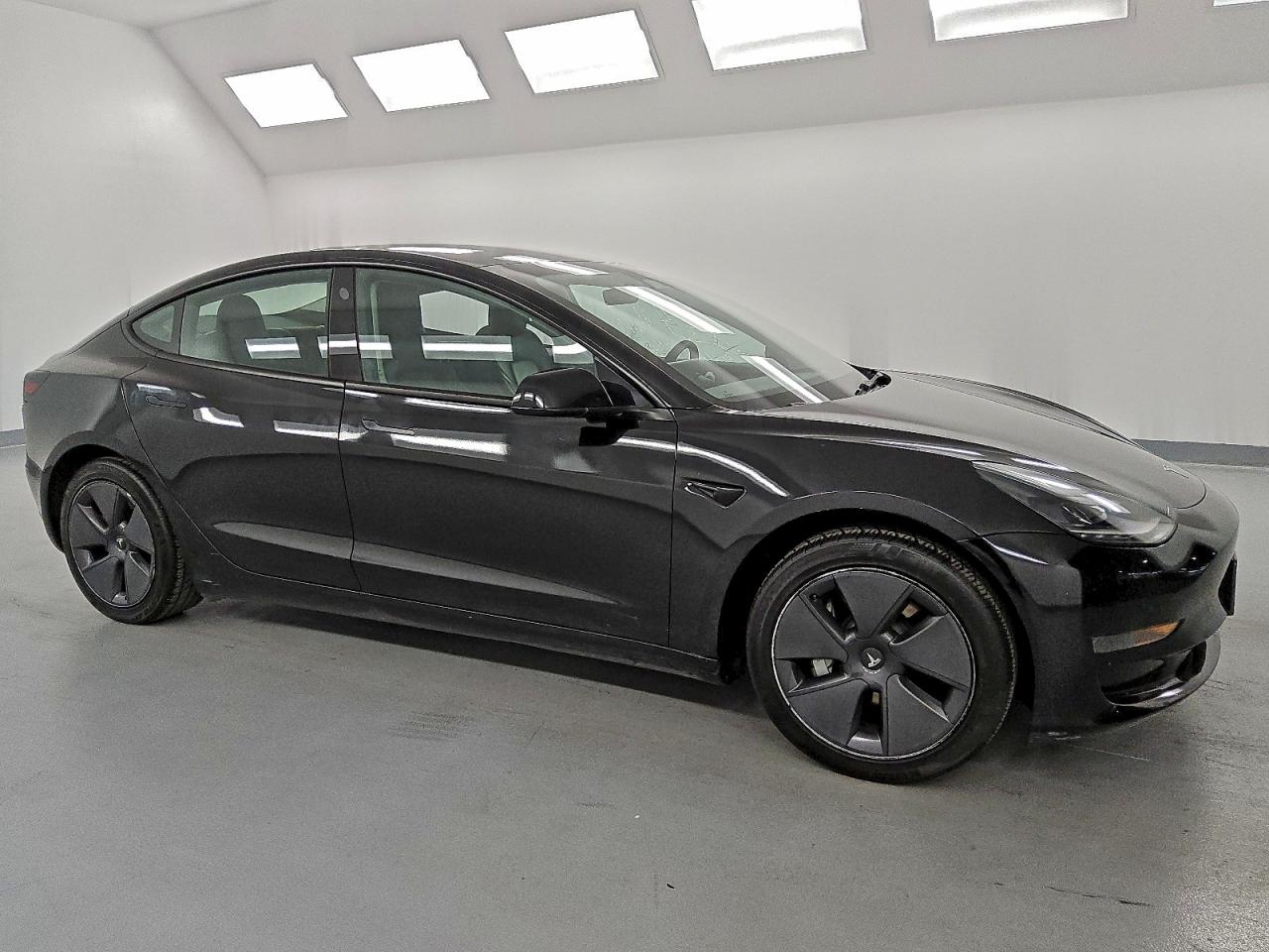 Tesla Model 3 Image 11