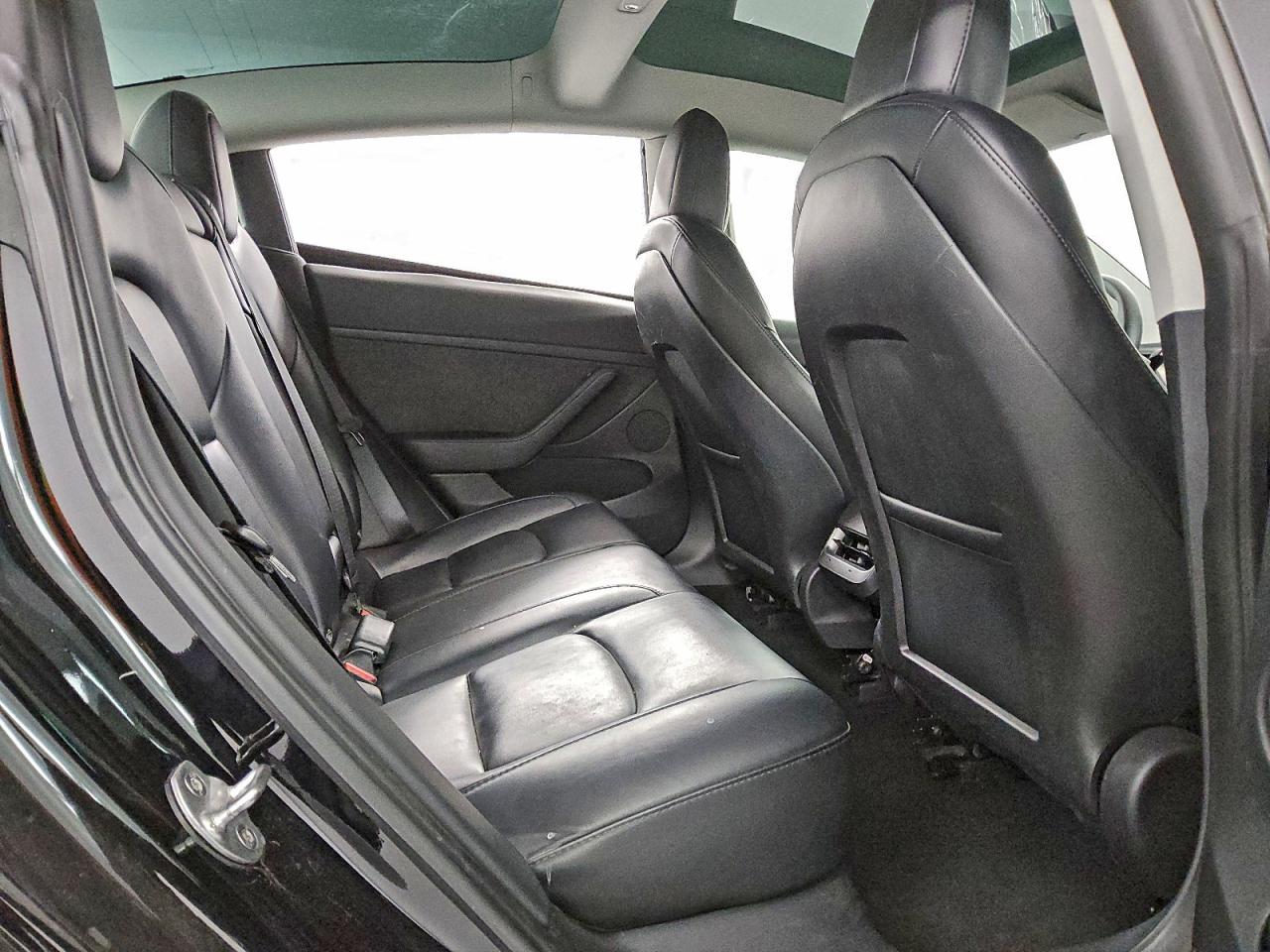 Tesla Model 3 Image 6