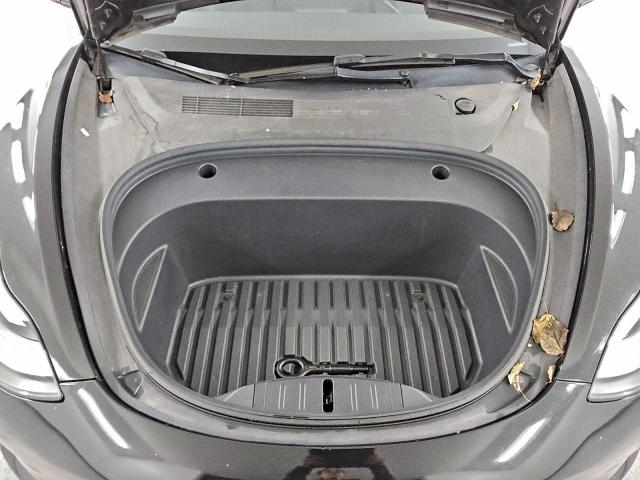 Tesla Model 3 Image 8