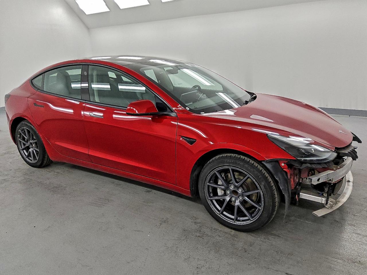 Tesla Model 3 Image 4