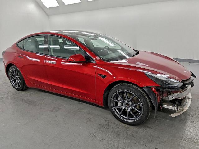 Tesla Model 3 Image 4