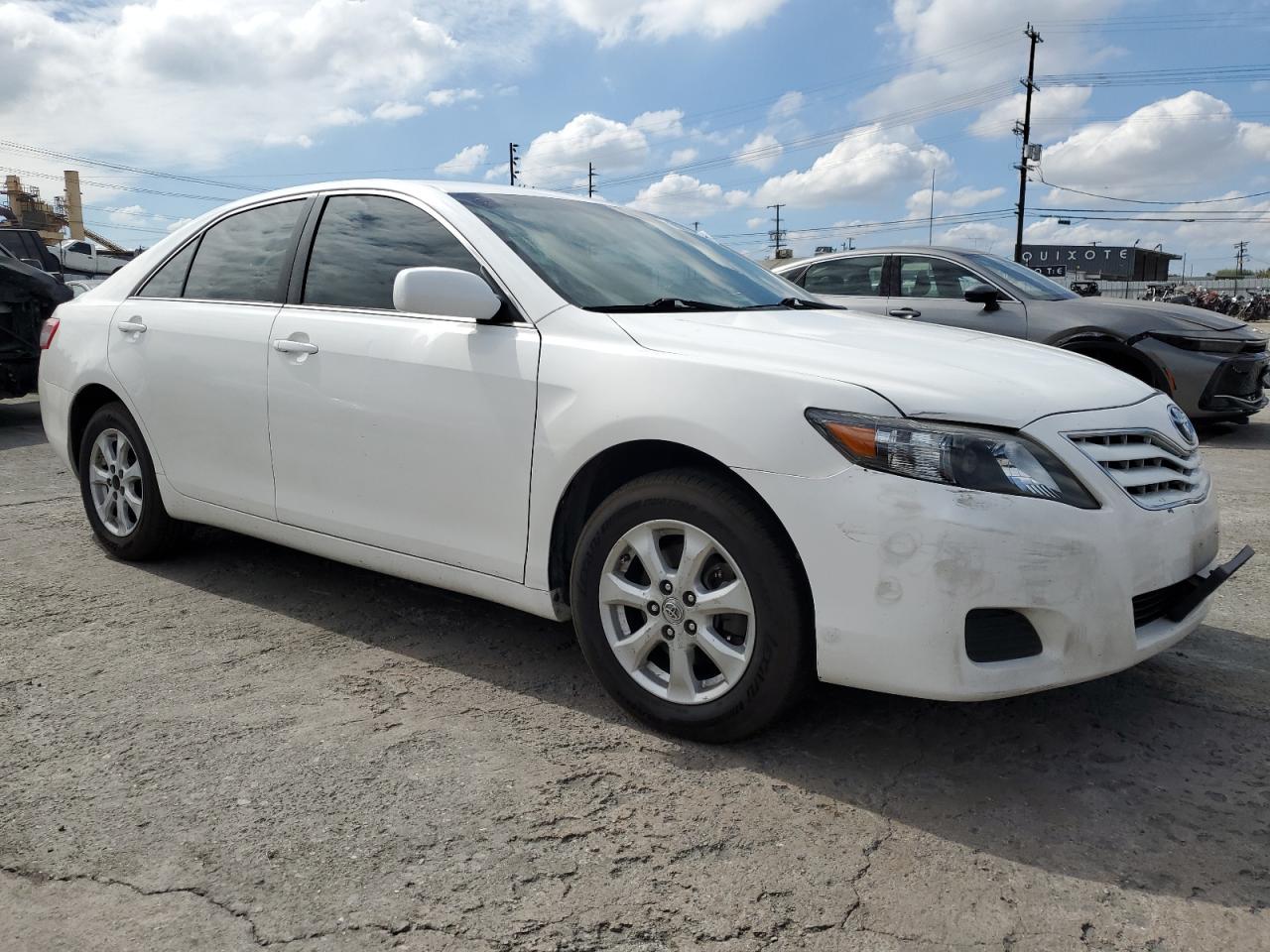 Toyota Camry Base Image 12