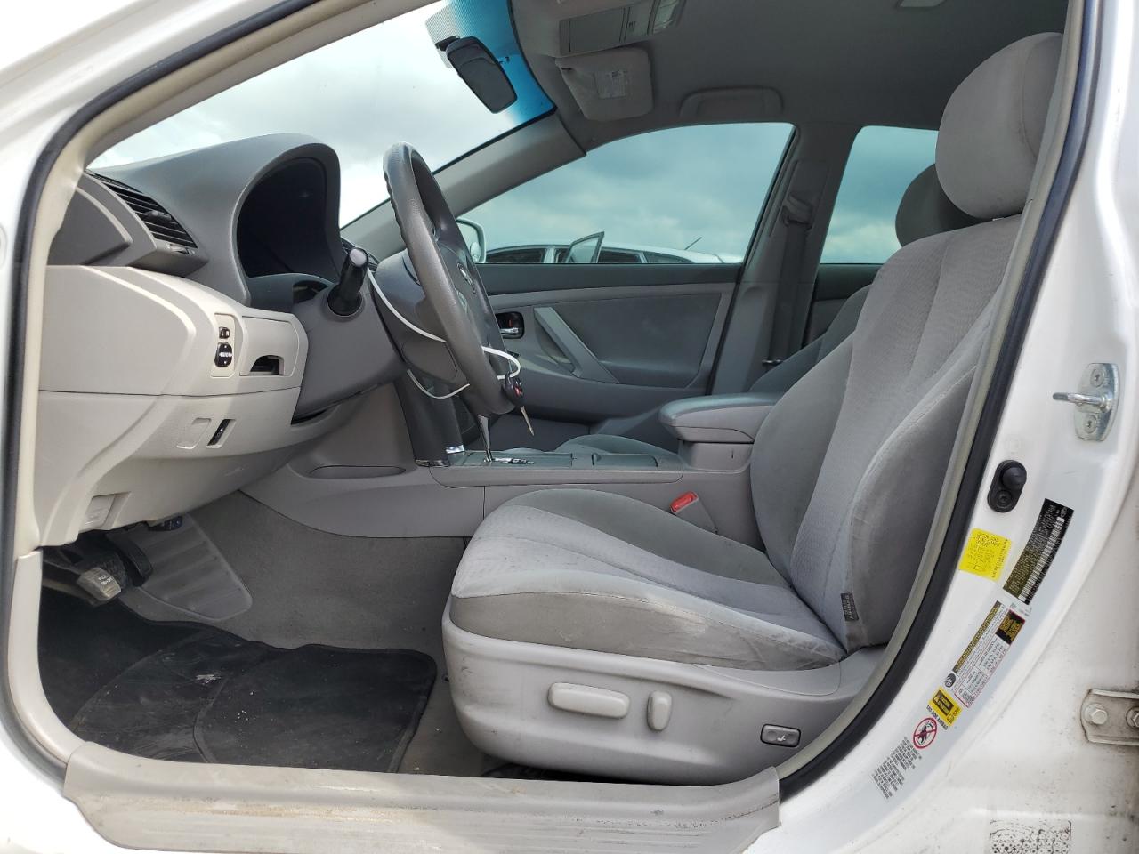 Toyota Camry Base Image 5