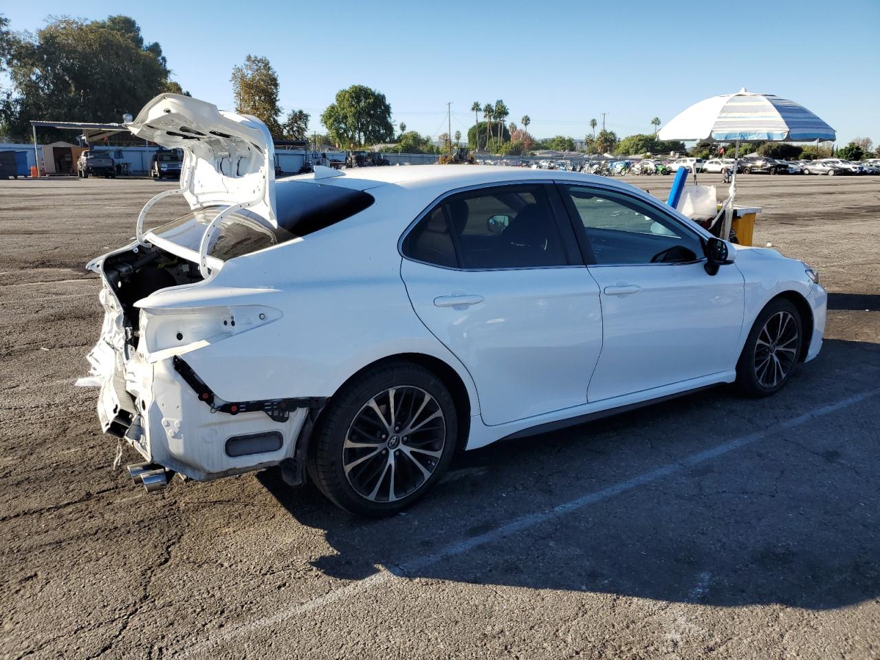 Toyota Camry L Image 3