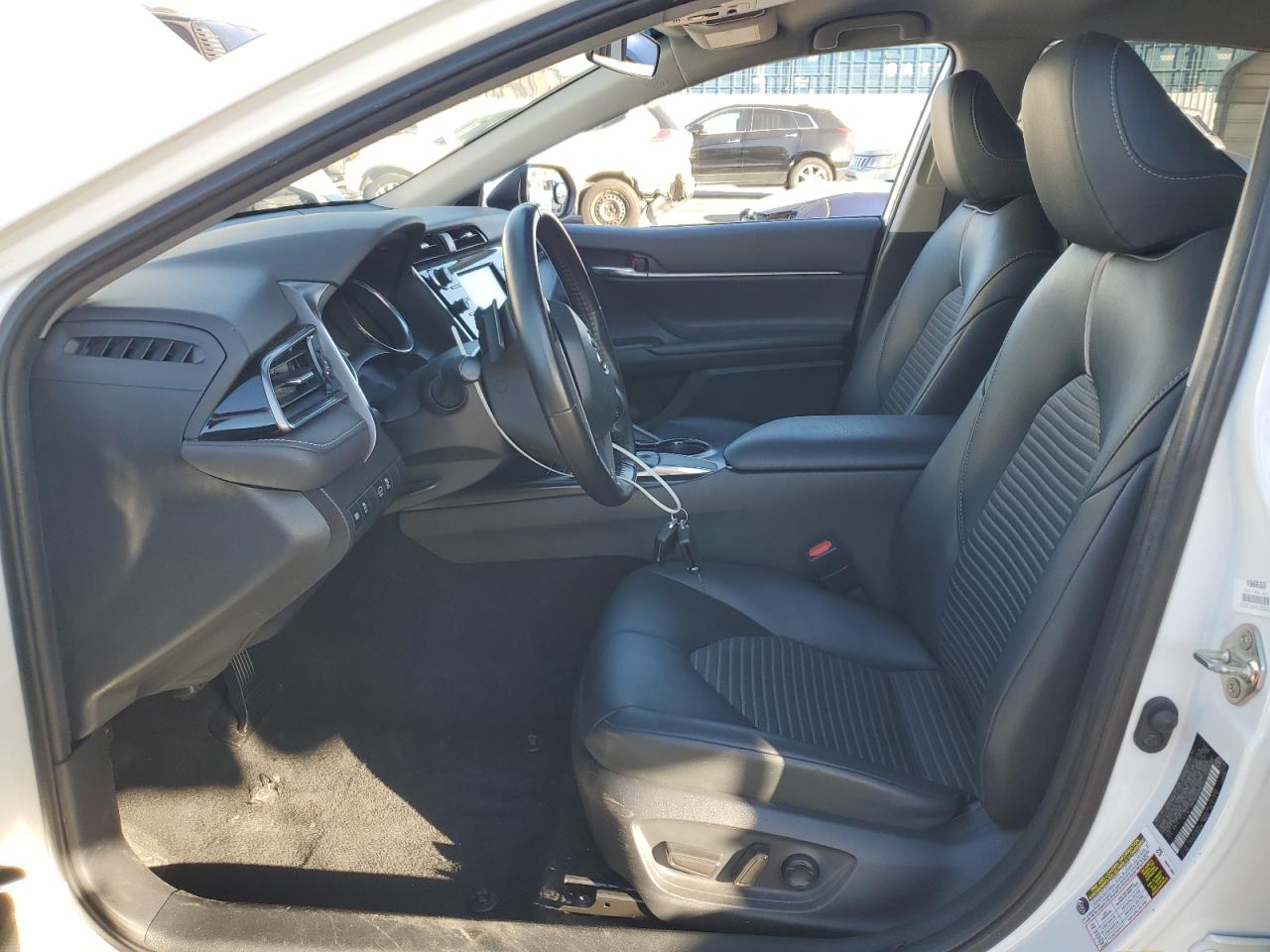 Toyota Camry L Image 11