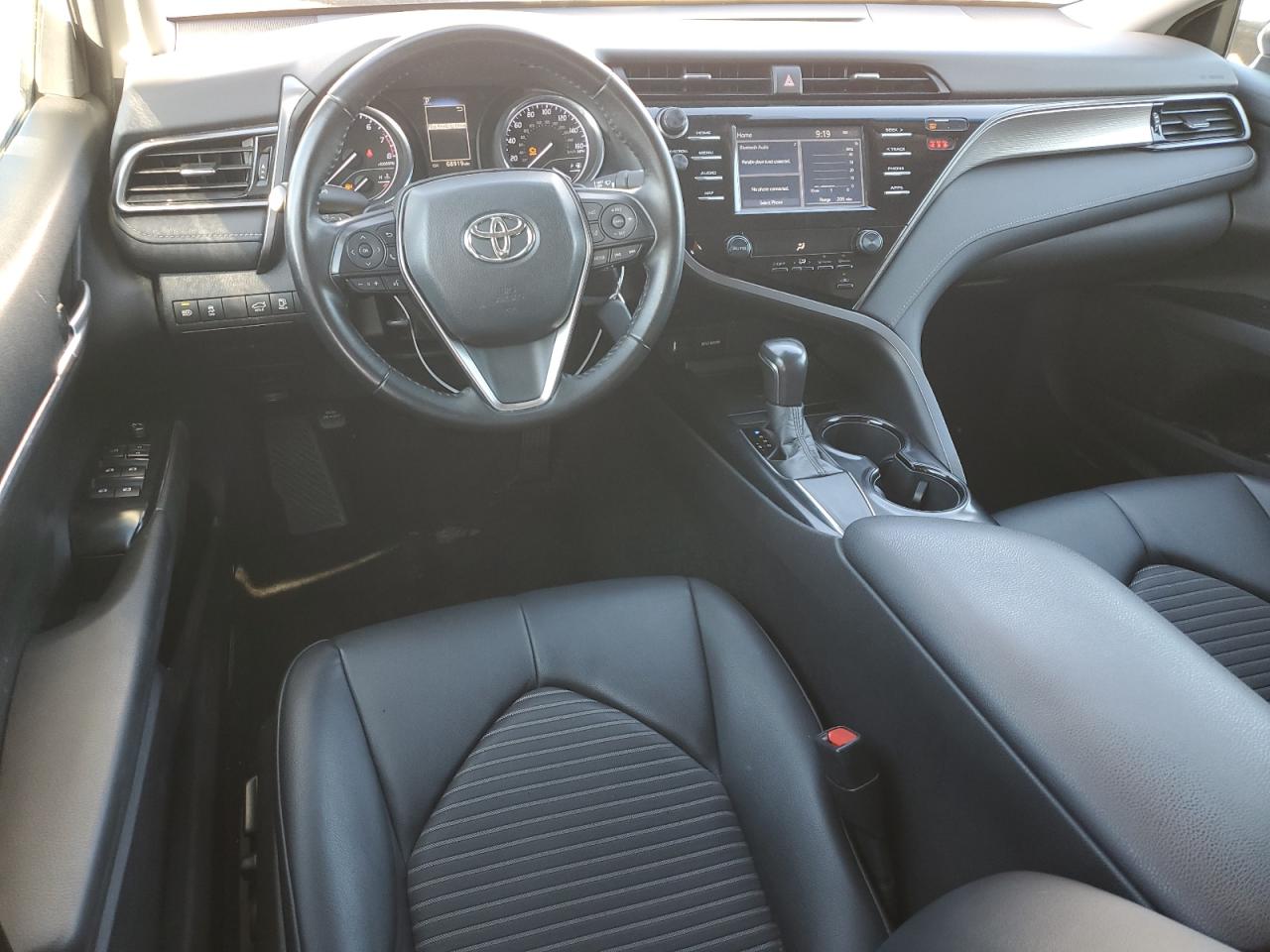 Toyota Camry L Image 9