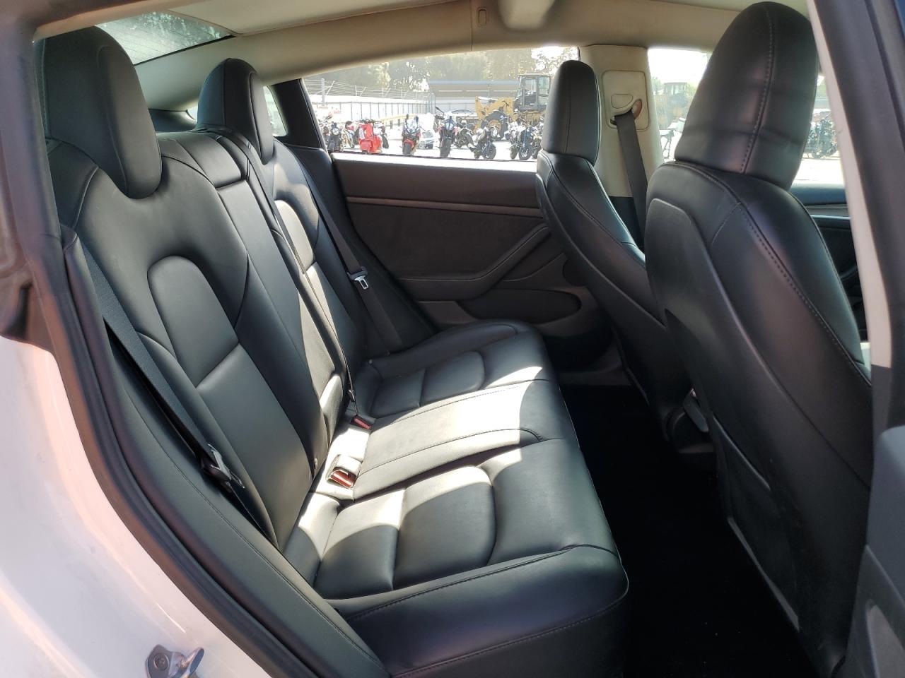Tesla Model 3 Image 4