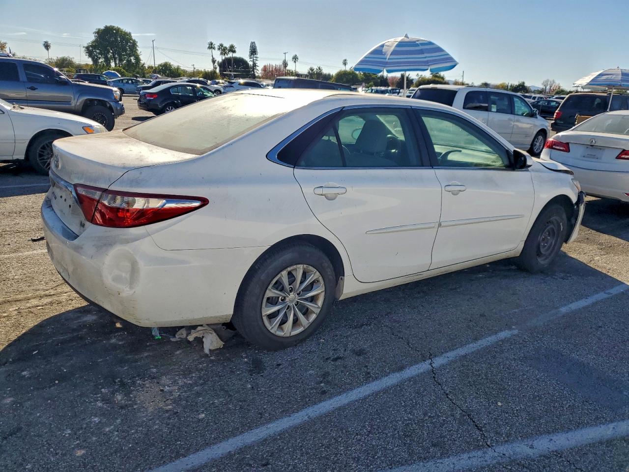 Toyota Camry Le Image 12