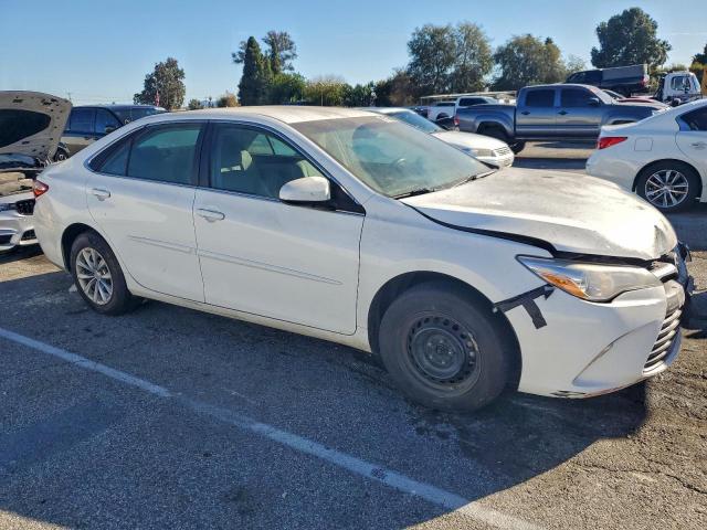 Toyota Camry Le Image 2