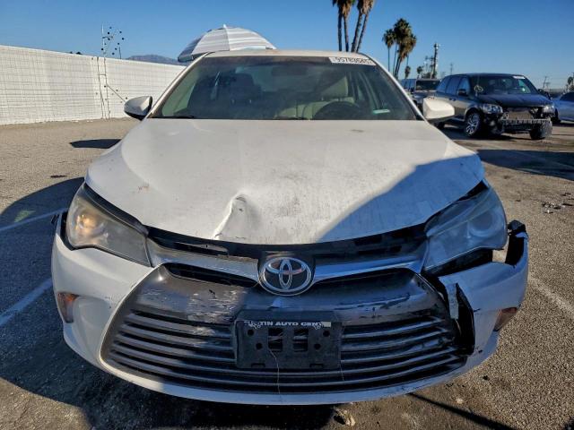 Toyota Camry Le Image 7