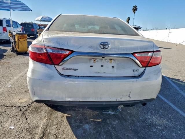 Toyota Camry Le Image 6