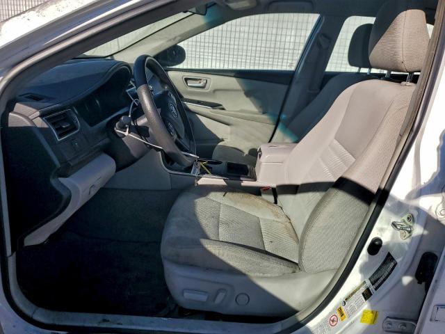Toyota Camry Le Image 4