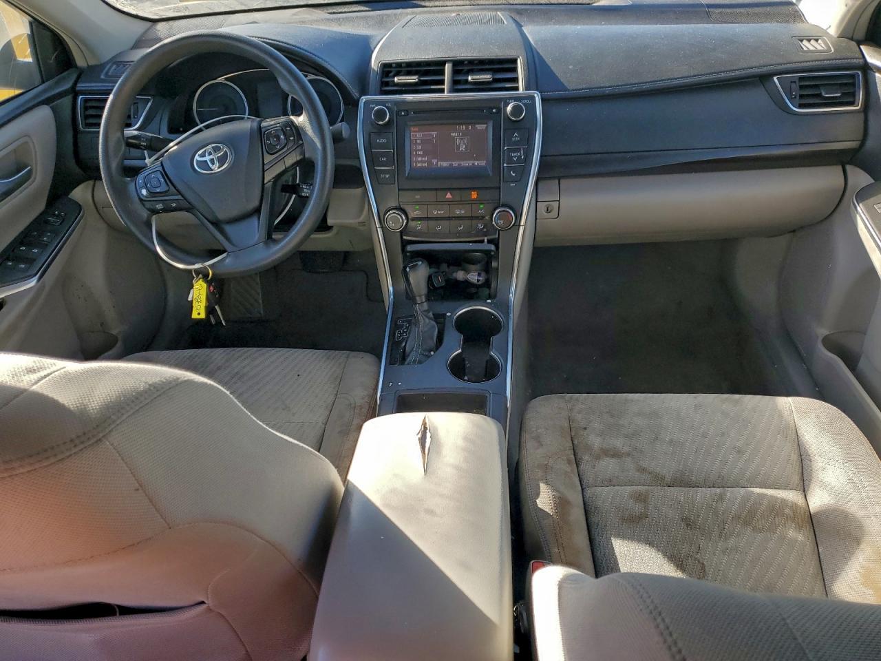 Toyota Camry Le Image 11