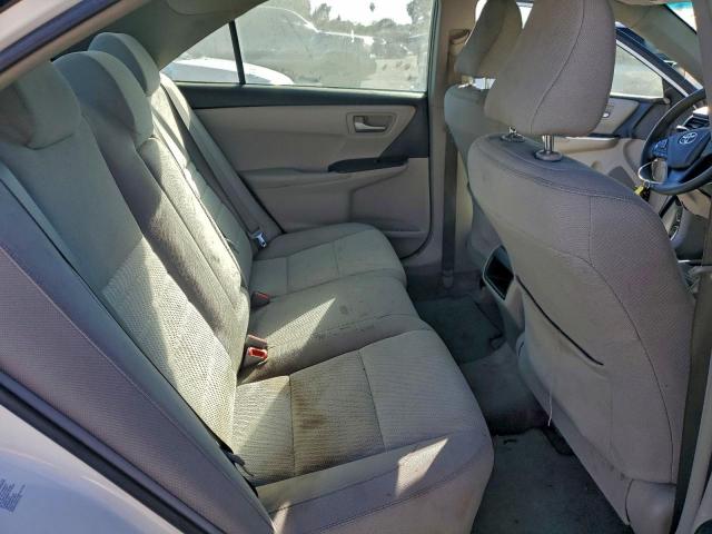 Toyota Camry Le Image 9