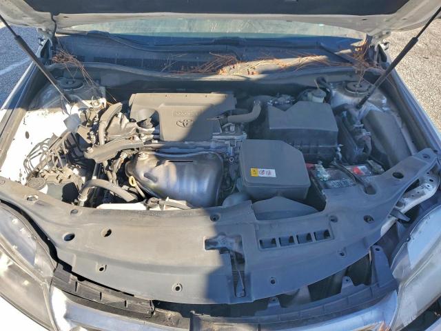 Toyota Camry Le Image 3