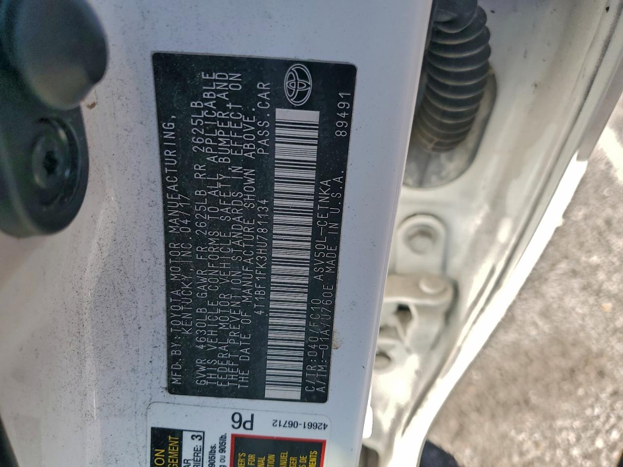 Toyota Camry Le Image 10