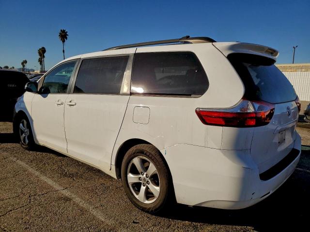 Toyota Sienna Le Image 7