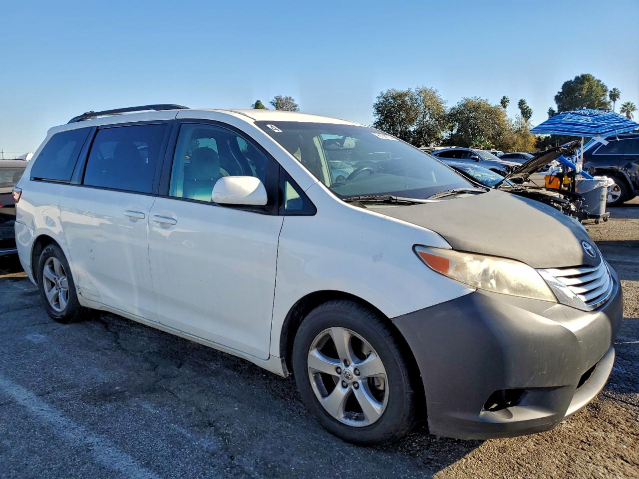 Toyota Sienna Le Image 2