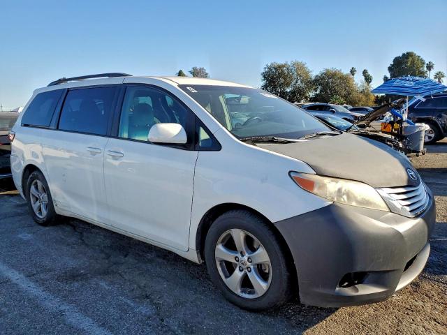 Toyota Sienna Le Image 2