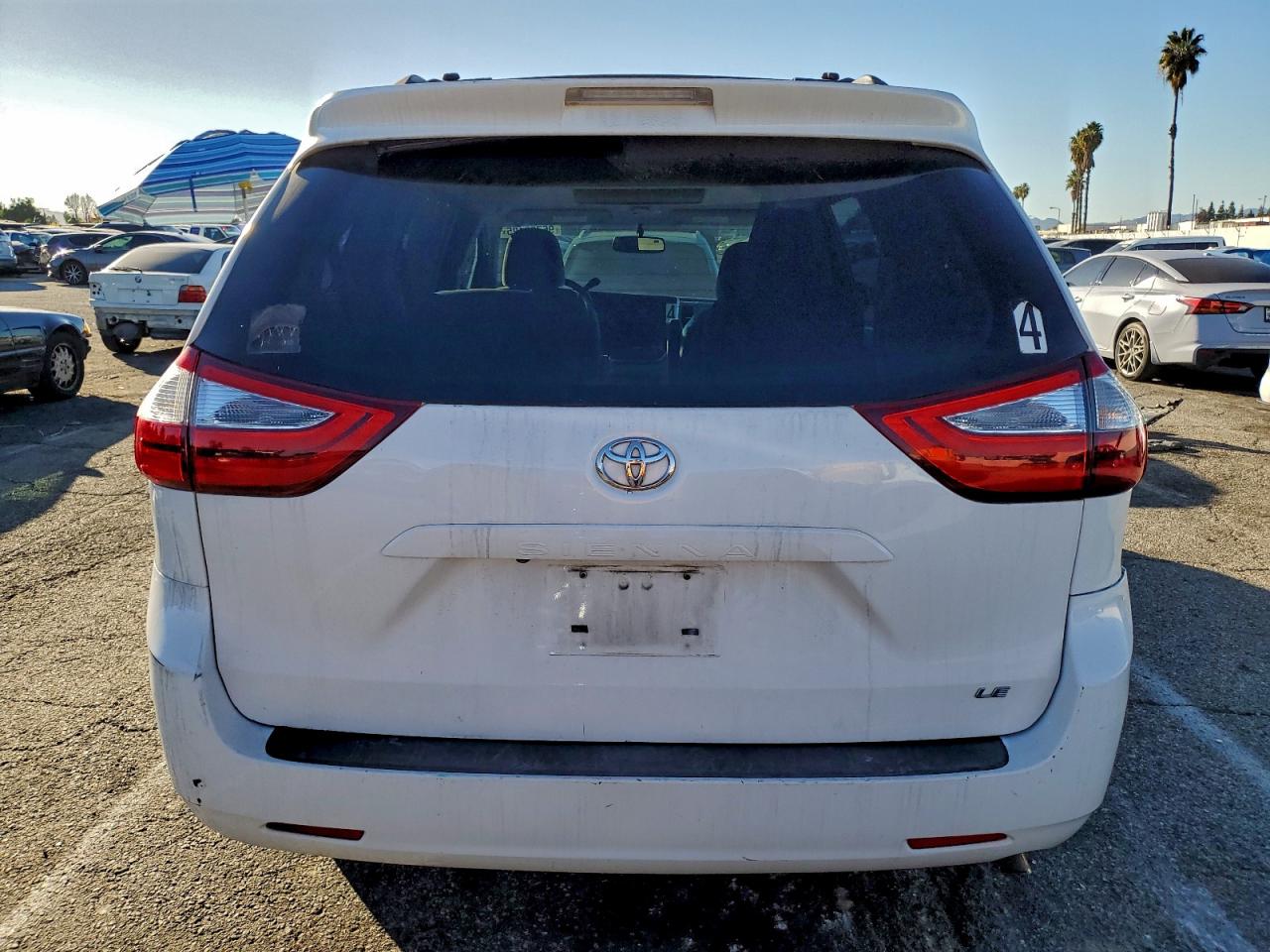 Toyota Sienna Le Image 10