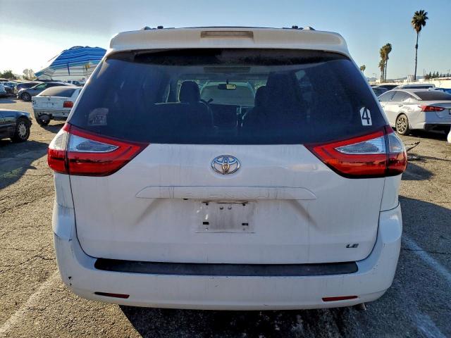 Toyota Sienna Le Image 10